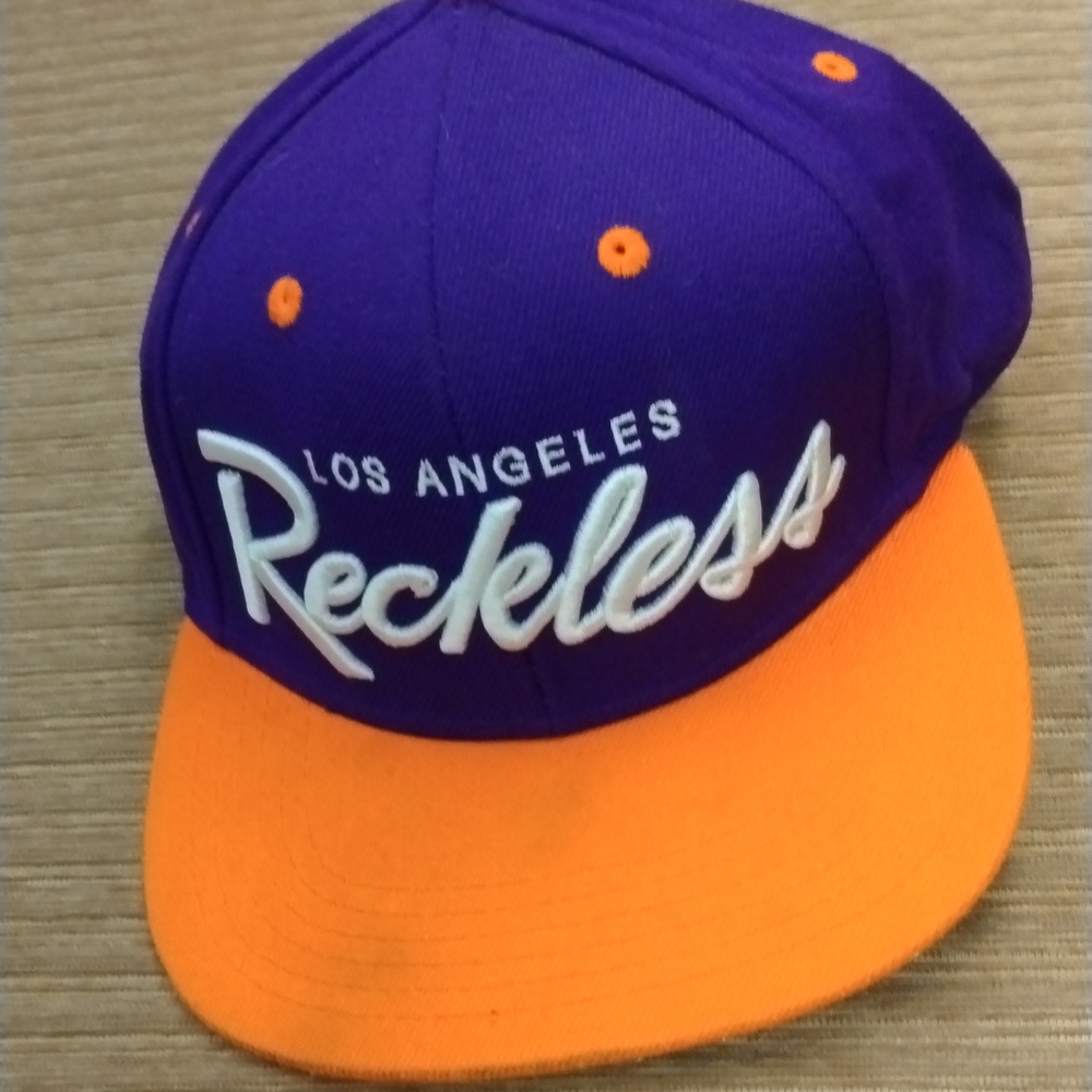 Los Angeles Reckless  1size nowt$28 + free scarf